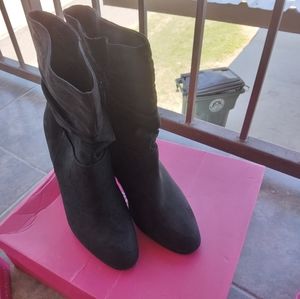 Black boots only worn once